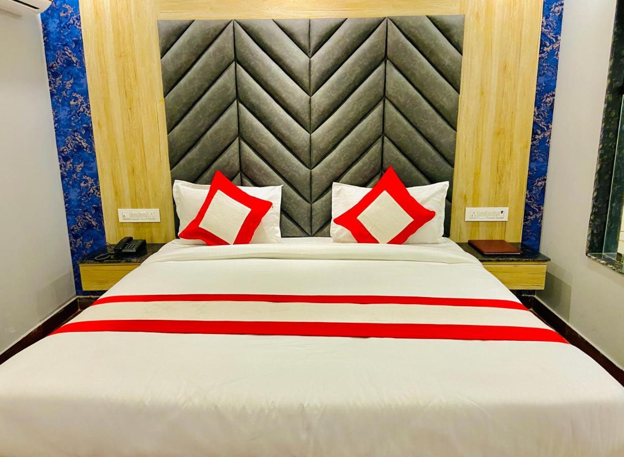 Отель The Eleganza Jhajra Экстерьер фото